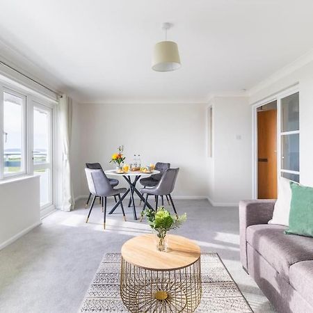 Wow! Seaview Beach Apartment Sleeps 6-Free Parking Bournemouth Exterior foto