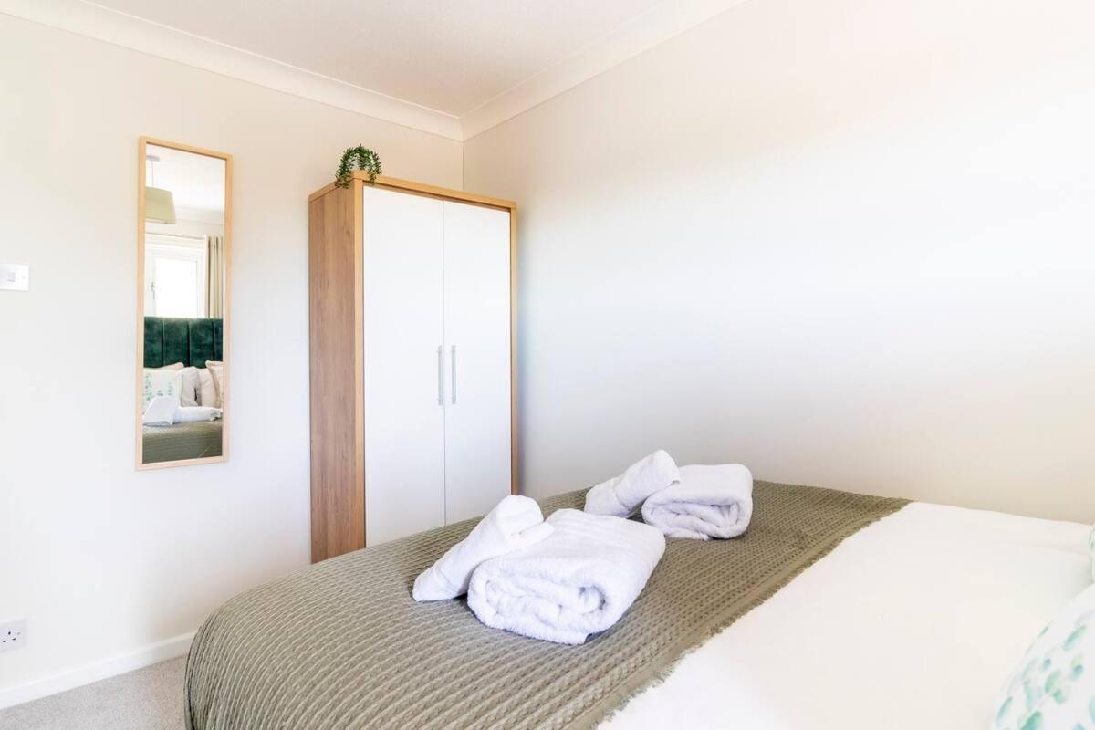 Wow! Seaview Beach Apartment Sleeps 6-Free Parking Bournemouth Exterior foto
